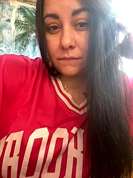 Snapshot of DaisyStreet chatting on November 14, 2025, 10:52 am DaisyStreet online show from November 14, 2025, 10:52 am