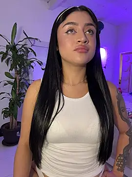 Snapshot of lucianaroy chatting on December 3, 2025, 12:01 am lucianaroy online show from December 3, 2025, 12:01 am