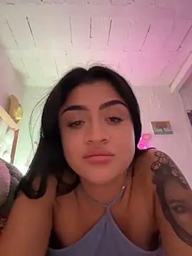 Snapshot of lucianaroy chatting on November 19, 2025, 10:21 pm lucianaroy online show from November 19, 2025, 10:21 pm