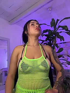 Snapshot of lucianaroy chatting on November 27, 2025, 10:43 pm lucianaroy online show from November 27, 2025, 10:43 pm