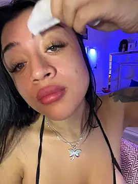 Snapshot of lucianaroy chatting on November 9, 2025, 9:13 am lucianaroy online show from November 9, 2025, 9:13 am