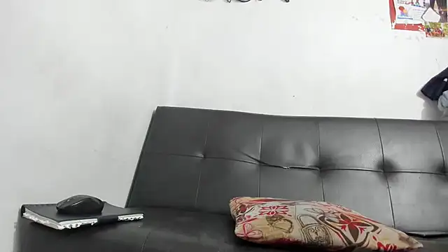 hugo3918  online show from March 21, 2025, 3:46 pm