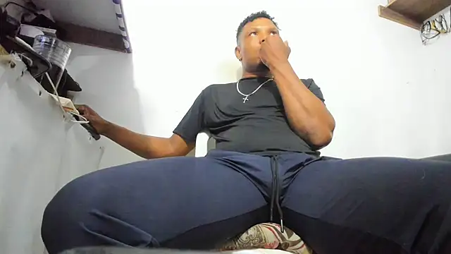 hugo3918  online show from February 23, 2026, 12:56 am