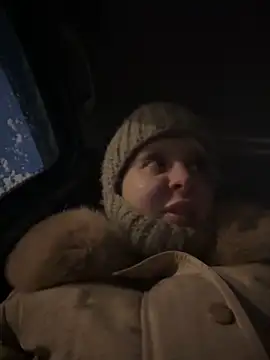 Snapshot of LikaCat chatting on November 8, 2025, 12:58 am LikaCat online show from November 8, 2025, 12:58 am