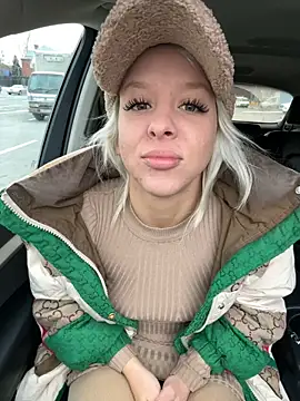 Snapshot of LikaCat chatting on October 27, 2025, 2:01 am LikaCat online show from October 27, 2025, 2:01 am