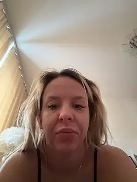 LikaCat online show from January 9, 2026, 4:19 am