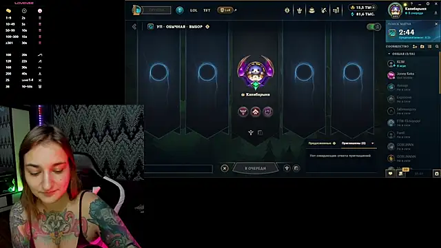 Snapshot of AlexRacc00n chatting on October 15, 2025, 9:45 pm AlexRacc00n online show from October 15, 2025, 9:45 pm