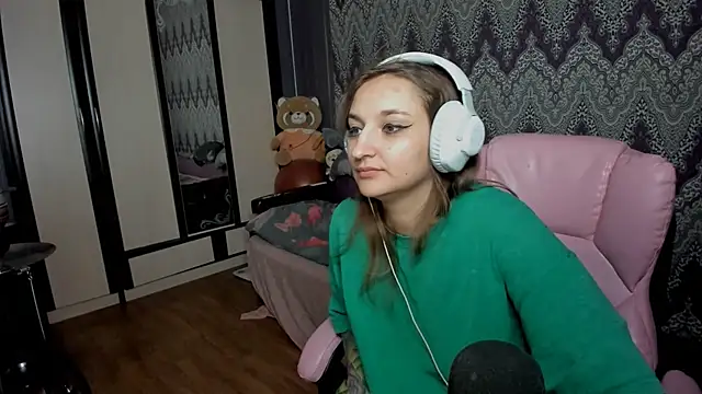 Snapshot of AlexRacc00n chatting on December 5, 2024, 12:47 am AlexRacc00n online show from December 5, 2024, 12:47 am