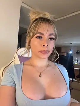 Snapshot of Alison_Diaz17 chatting on October 22, 2025, 11:14 pm Alison Diaz17 online show from October 22, 2025, 11:14 pm