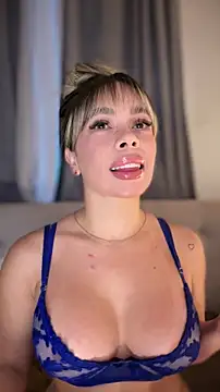 Snapshot of Alison_Diaz17 chatting on February 19, 2026, 11:12 pm Alison Diaz17 online show from February 19, 2026, 11:12 pm