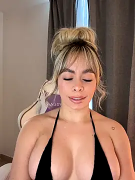 Snapshot of Alison_Diaz17 chatting on October 7, 2025, 10:11 pm Alison Diaz17 online show from October 7, 2025, 10:11 pm