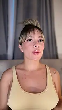 Snapshot of Alison_Diaz17 chatting on February 18, 2026, 11:12 pm Alison Diaz17 online show from February 18, 2026, 11:12 pm