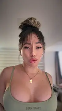 Alison Diaz17 online show from April 13, 2026, 9:41 pm