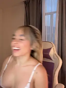 Snapshot of Alison_Diaz17 chatting on October 9, 2025, 10:54 pm Alison Diaz17 online show from October 9, 2025, 10:54 pm