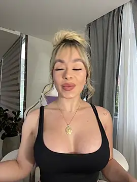 Snapshot of Alison_Diaz17 chatting on October 23, 2025, 10:30 pm Alison Diaz17 online show from October 23, 2025, 10:30 pm