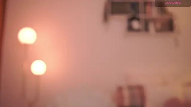 Snapshot of EmilyxRose_- chatting on February 25, 2025, 6:33 pm EmilyxRose - online show from February 25, 2025, 6:33 pm