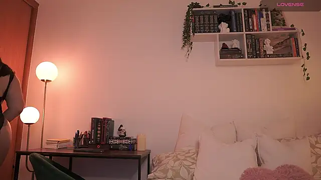 Snapshot of EmilyxRose_- chatting on March 10, 2025, 8:45 pm EmilyxRose - online show from March 10, 2025, 8:45 pm