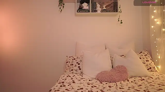 Snapshot of EmilyxRose_- chatting on February 2, 2025, 10:49 pm EmilyxRose - online show from February 2, 2025, 10:49 pm