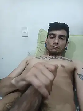 Snapshot of Bogotano1312 chatting on October 28, 2025, 12:44 am Bogotano1312 online show from October 28, 2025, 12:44 am