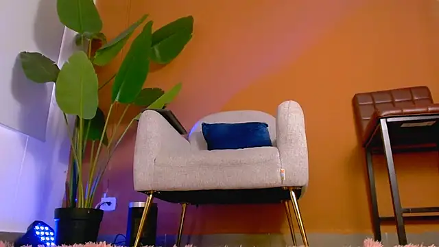 Snapshot of Sara_ow chatting on July 13, 2026, 8:19 pm Sara ow online show from July 13, 2026, 8:19 pm