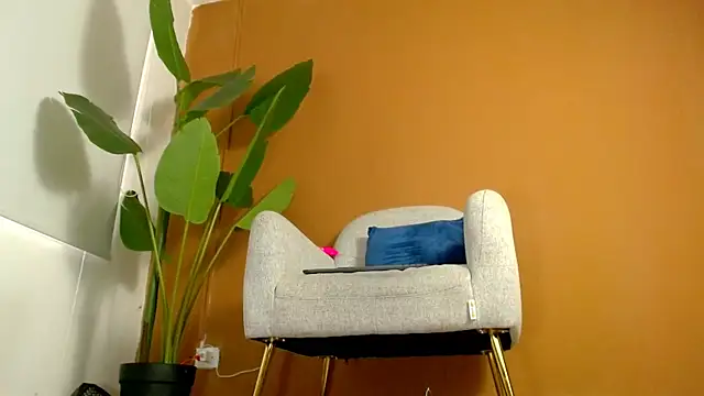 Snapshot of Sara_ow chatting on July 28, 2026, 7:39 pm Sara ow online show from July 28, 2026, 7:39 pm