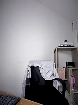 Snapshot of MarianaBenz chatting on December 2, 2025, 12:00 am MarianaBenz online show from December 2, 2025, 12:00 am