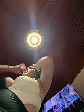 Snapshot of MarianaBenz chatting on November 26, 2025, 11:38 pm MarianaBenz online show from November 26, 2025, 11:38 pm