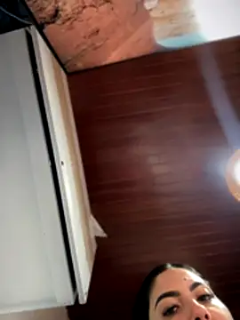 Snapshot of MarianaBenz chatting on October 28, 2025, 11:25 pm MarianaBenz online show from October 28, 2025, 11:25 pm