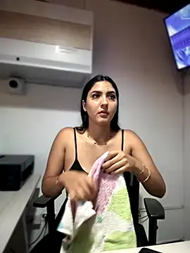 Snapshot of MarianaBenz chatting on November 15, 2025, 3:54 am MarianaBenz online show from November 15, 2025, 3:54 am