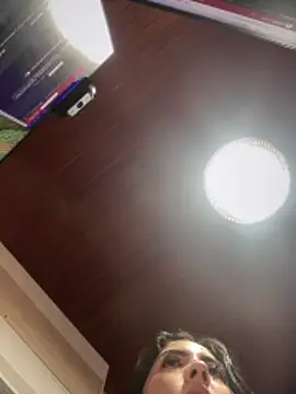 Snapshot of MarianaBenz chatting on October 24, 2025, 11:26 pm MarianaBenz online show from October 24, 2025, 11:26 pm