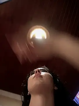 Snapshot of MarianaBenz chatting on October 22, 2025, 11:03 pm MarianaBenz online show from October 22, 2025, 11:03 pm