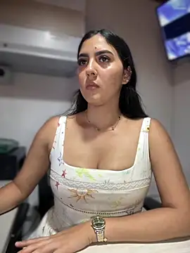 Snapshot of MarianaBenz chatting on November 9, 2025, 11:42 pm MarianaBenz online show from November 9, 2025, 11:42 pm