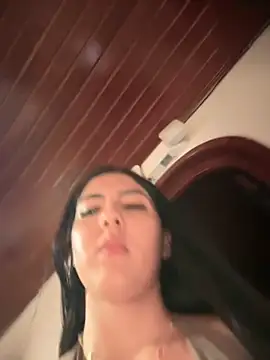 Snapshot of MarianaBenz chatting on November 11, 2025, 11:31 pm MarianaBenz online show from November 11, 2025, 11:31 pm