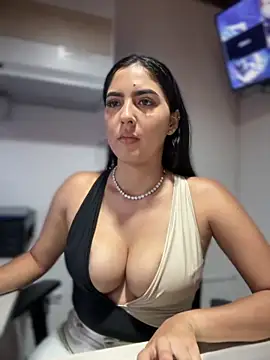 Snapshot of MarianaBenz chatting on October 27, 2025, 11:49 pm MarianaBenz online show from October 27, 2025, 11:49 pm