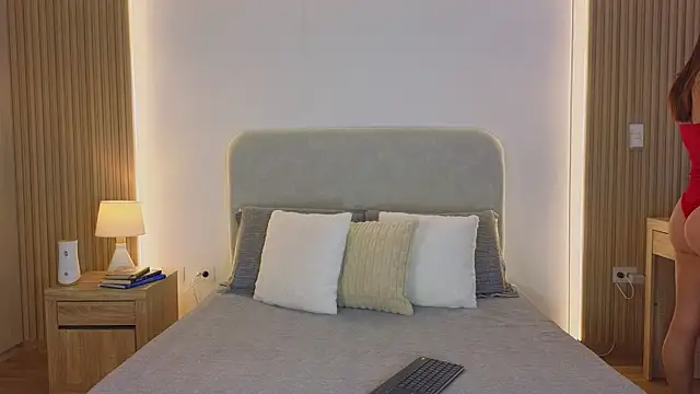 KristennBlue online show from April 5, 2026, 5:30 pm