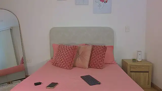 KristennBlue online show from January 12, 2026, 12:01 pm