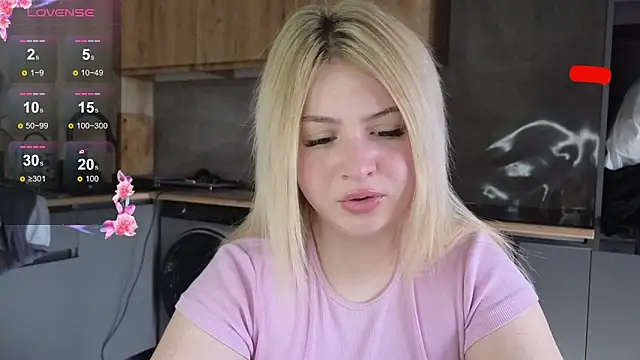 Snapshot of shy_blondiee chatting on April 17, 2026, 1:14 pm shy blondiee online show from April 17, 2026, 1:14 pm