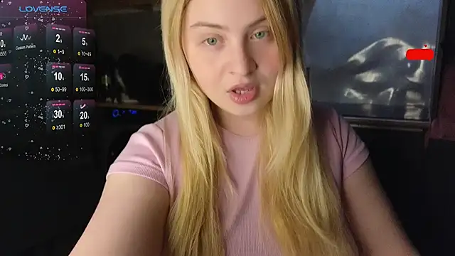 Snapshot of shy_blondiee chatting on April 30, 2026, 9:30 pm shy blondiee online show from April 30, 2026, 9:30 pm