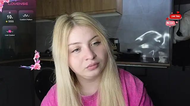 Snapshot of shy_blondiee chatting on April 16, 2026, 7:25 pm shy blondiee online show from April 16, 2026, 7:25 pm