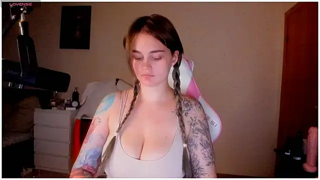 Snapshot of AnnaRoading chatting on December 11, 2024, 8:50 pm AnnaRoading online show from December 11, 2024, 8:50 pm