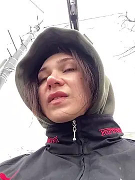 QuitieLia online show from January 19, 2025, 8:29 am