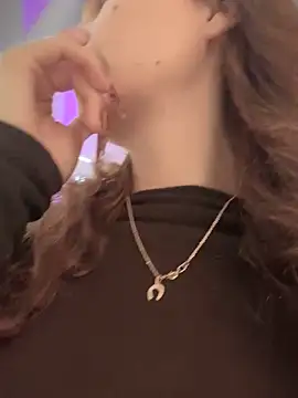 QuitieLia online show from October 5, 2025, 8:38 am