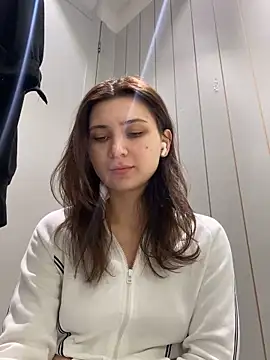 QuitieLia online show from January 24, 2025, 8:13 am