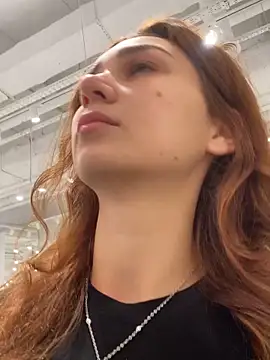 QuitieLia online show from December 3, 2025, 8:25 am