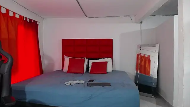 Snapshot of LyonGallego_ chatting on January 11, 2026, 12:45 pm LyonGallego online show from January 11, 2026, 12:45 pm