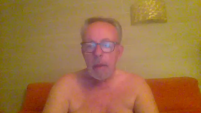 tuggy59 online show from April 28, 2026, 4:17 am