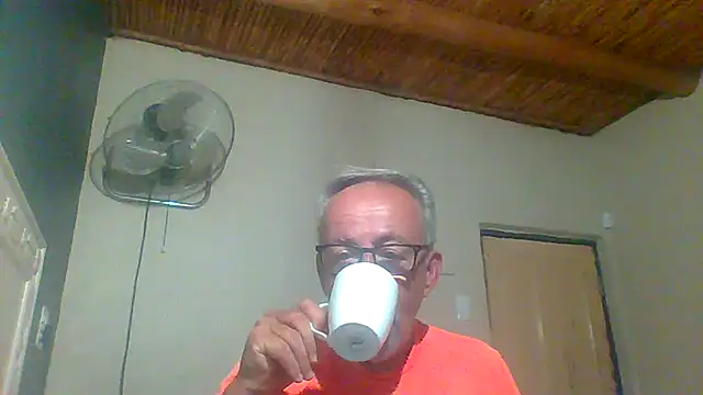 tuggy59 online show from October 12, 2025, 5:42 am