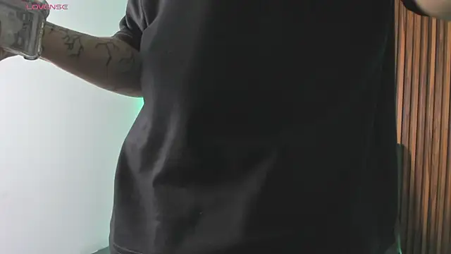 Snapshot of Alex_cute77 chatting on January 10, 2026, 12:44 pm Alex cute77 online show from January 10, 2026, 12:44 pm