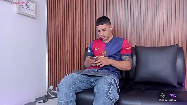 Snapshot of Alex_cute77 chatting on February 1, 2026, 12:36 pm Alex cute77 online show from February 1, 2026, 12:36 pm