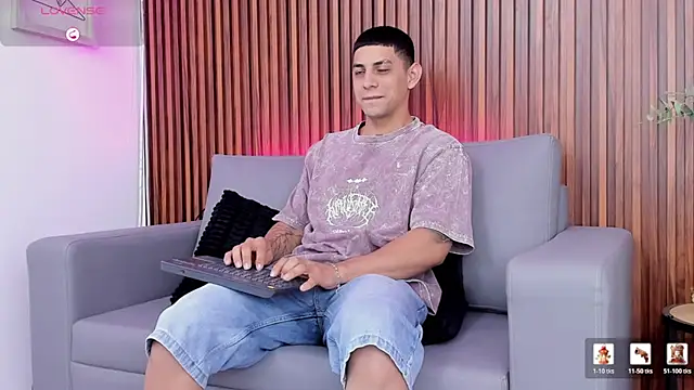 Alex cute77 online show from March 19, 2026, 12:16 pm